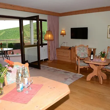 Am Weinberg / Travellers Hotelbetriebs Gmbh 호텔 *